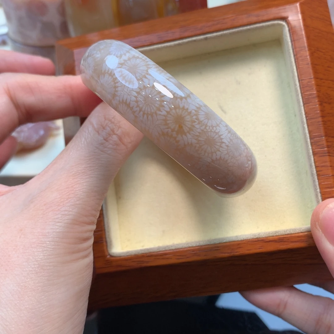硅化珊瑚（珊瑚玉）手镯未镶嵌51.3口