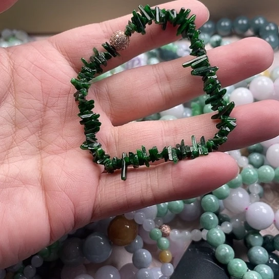 翡翠未镶嵌颈饰99