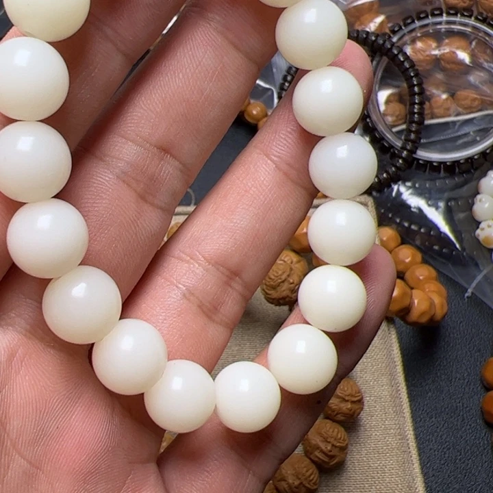 猴头核桃手串额*7看看咯