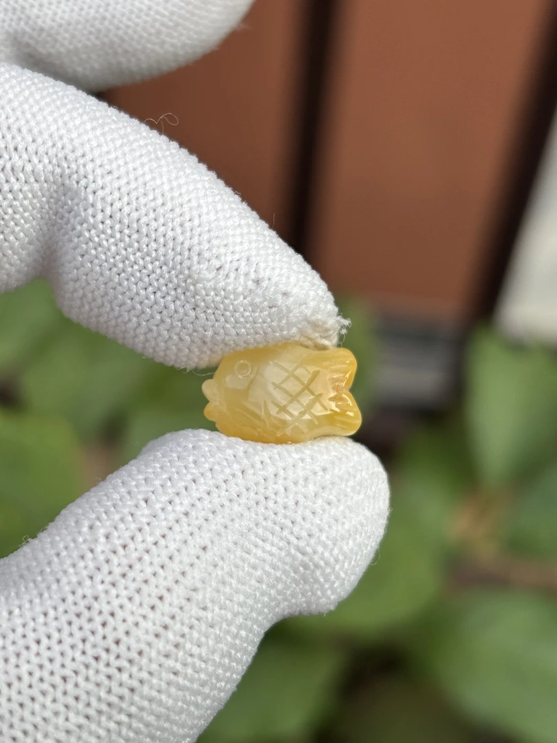 5121天然蜜蜡琥珀小鱼13.7x10x6.6mm