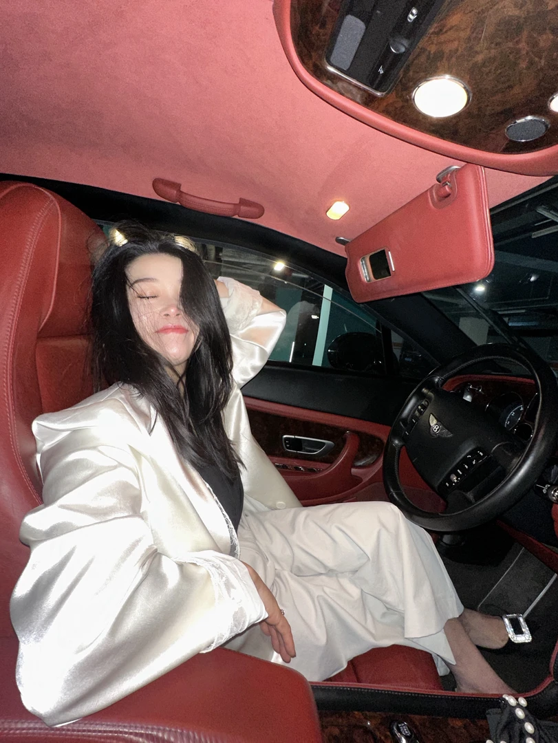 休闲款女装，百搭，气质网红时尚宽松韩版女士中长款