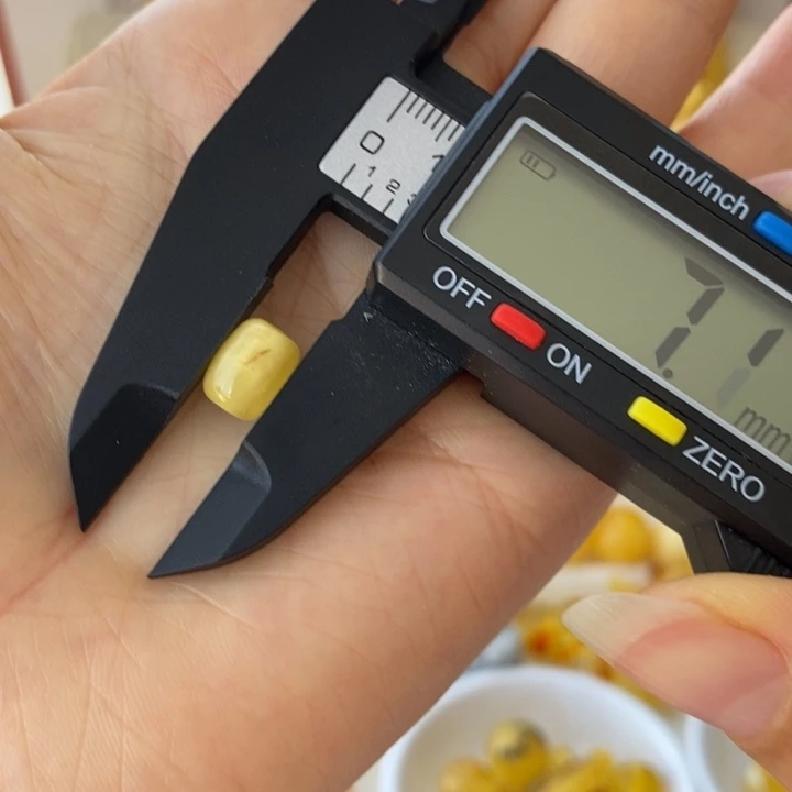 蜜蜡未镶嵌裸石尺寸7，微瑕