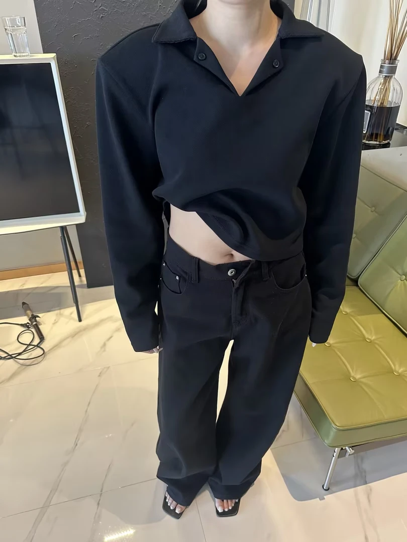 KIOKWANG//设计感小V领 翻领长袖宽松廓形垫肩短款上衣