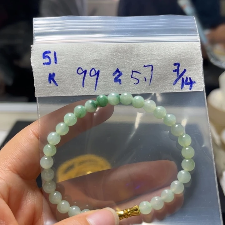 定制翡翠未镶嵌手串
