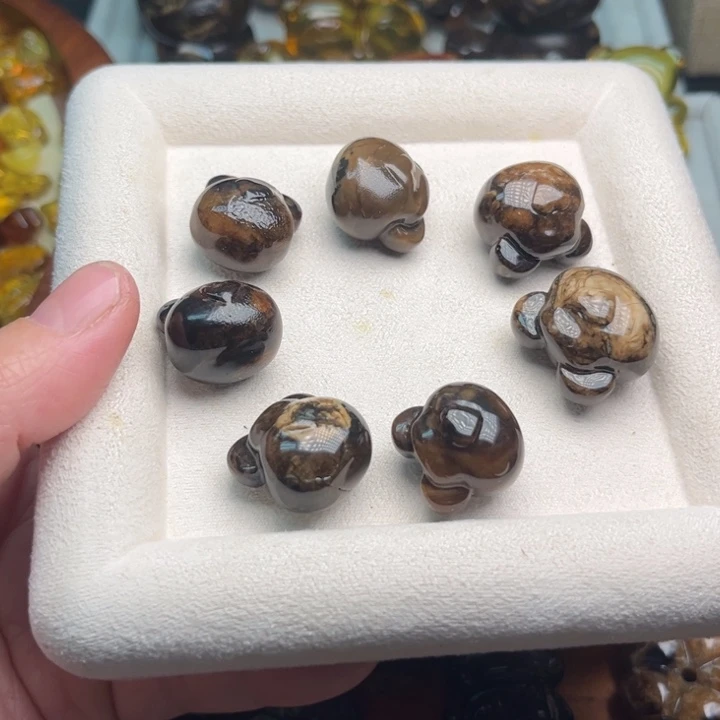 琥珀未镶嵌颈饰熊头手串