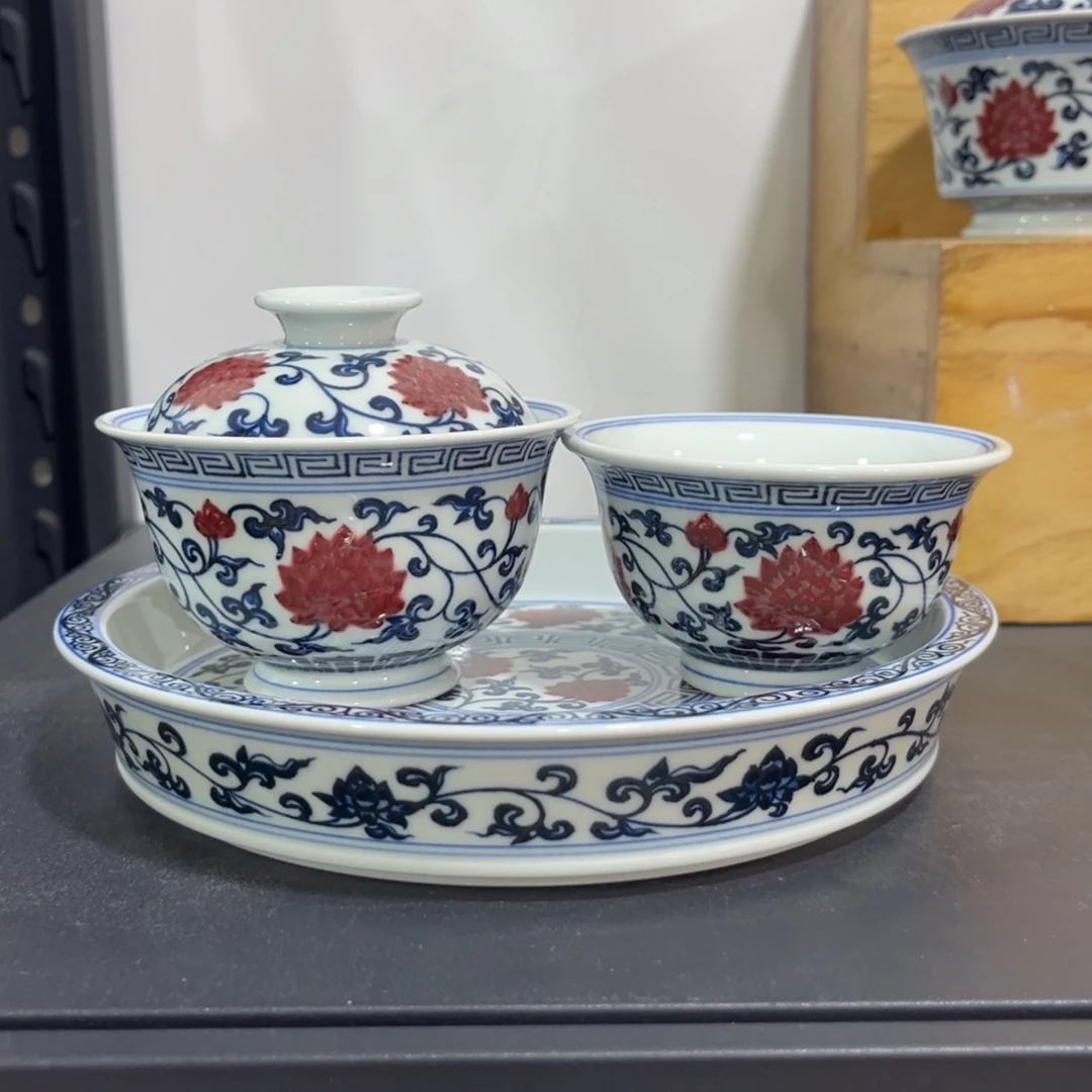 青花釉里红缠枝莲