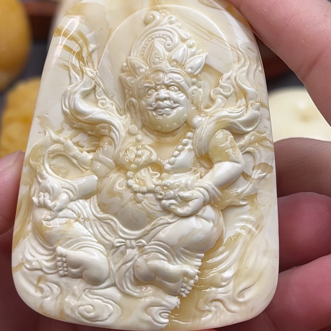 琥珀裸石未镶嵌黄财神