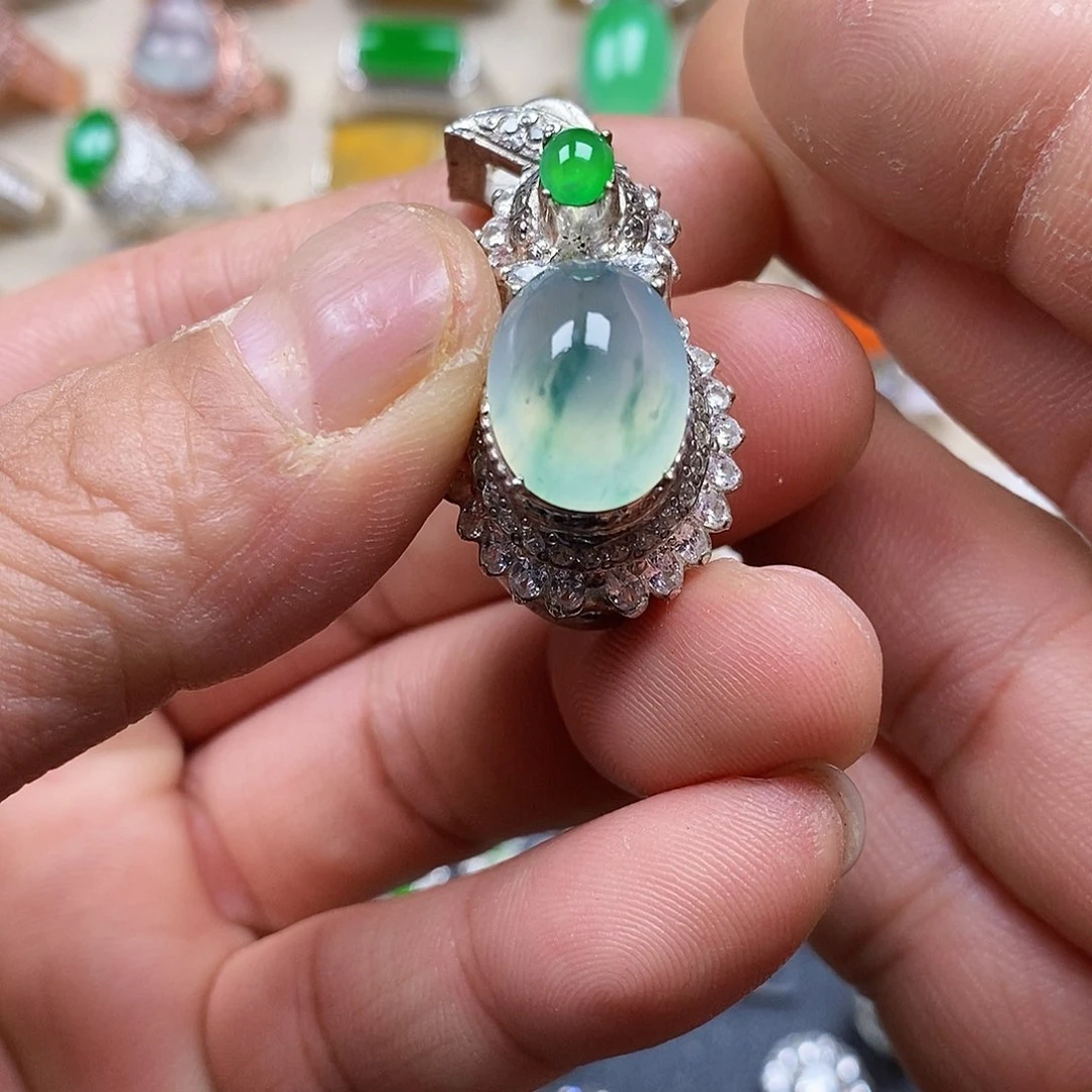 翡翠颈饰未镶嵌翡翠