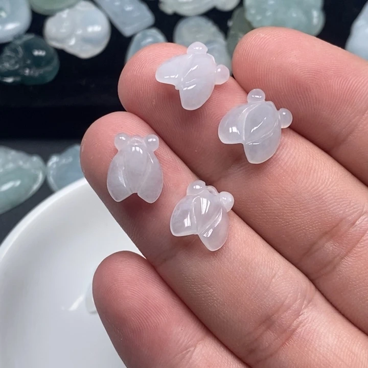 翡翠未镶嵌颈饰翡翠首饰