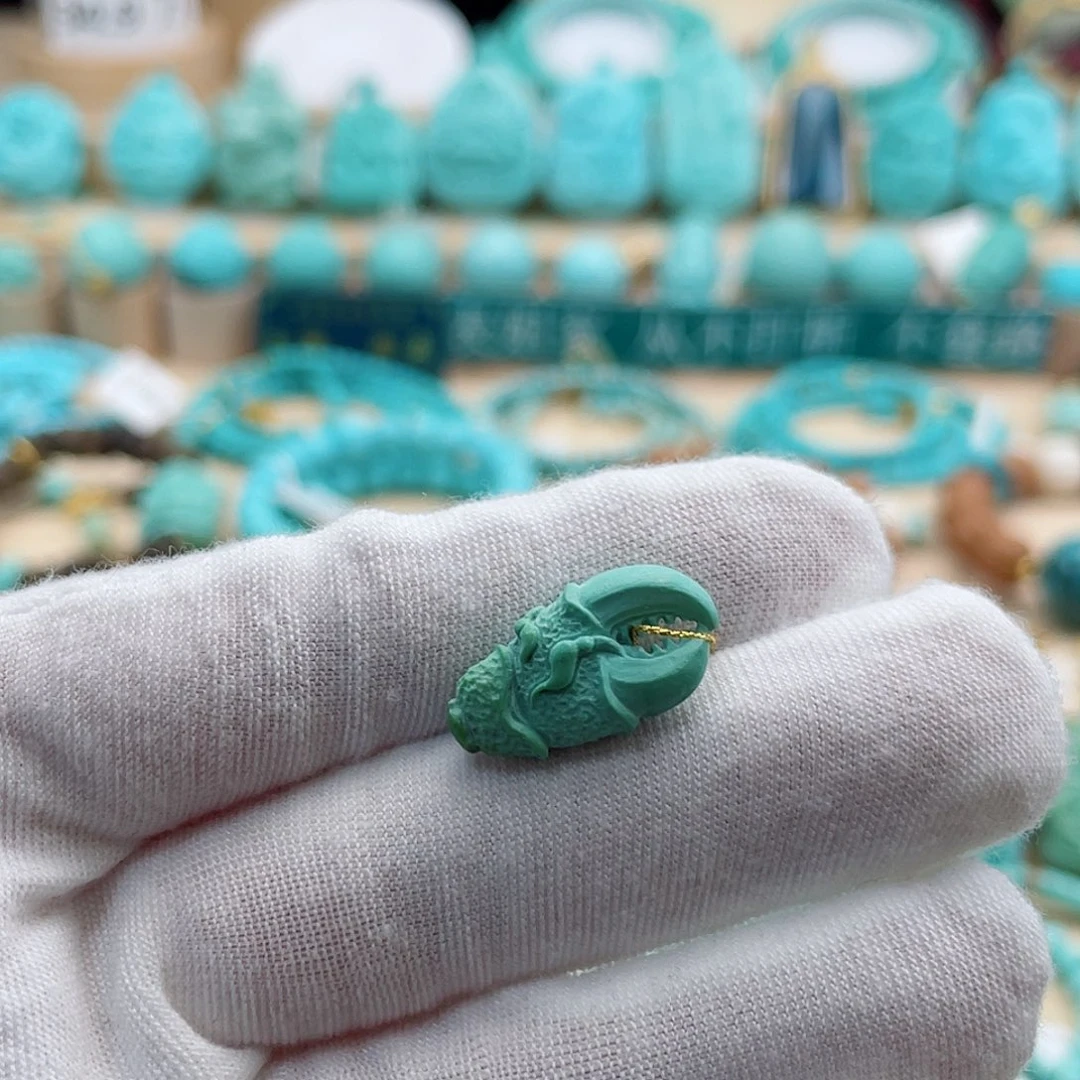 绿松石未镶嵌珠宝奇石