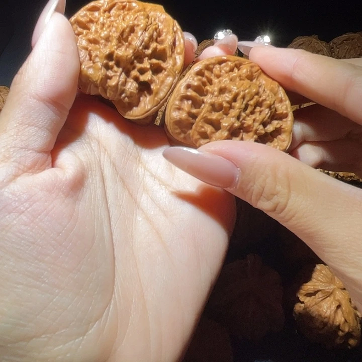钓***仁文玩核桃吊坠您好