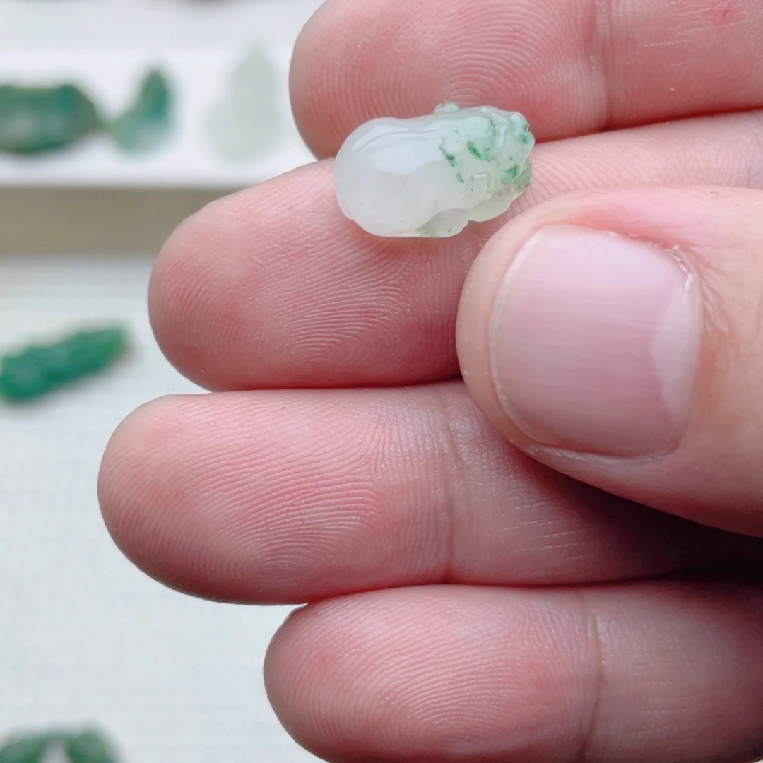 小****独山玉未镶嵌挂件