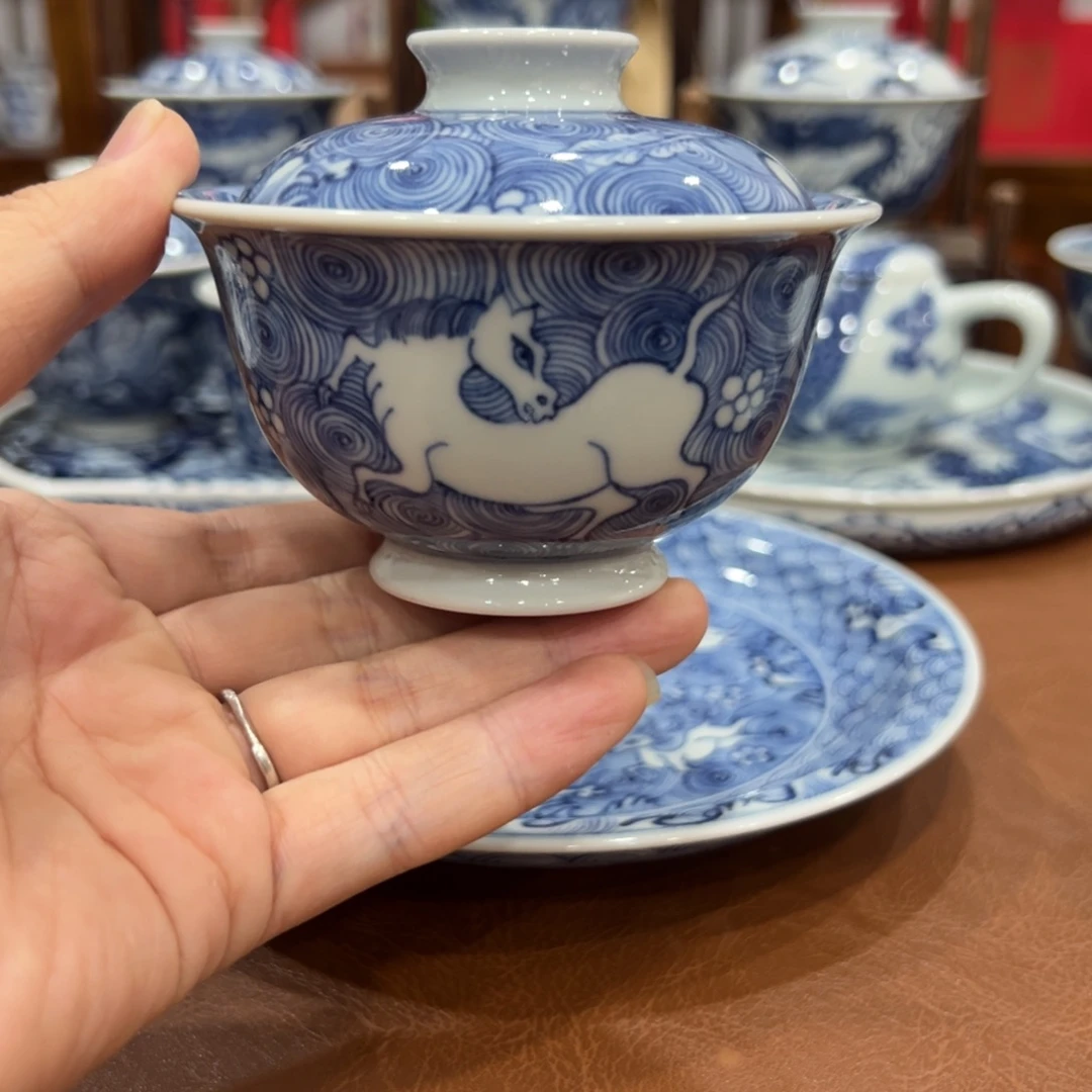 手绘青花浪里马盖碗