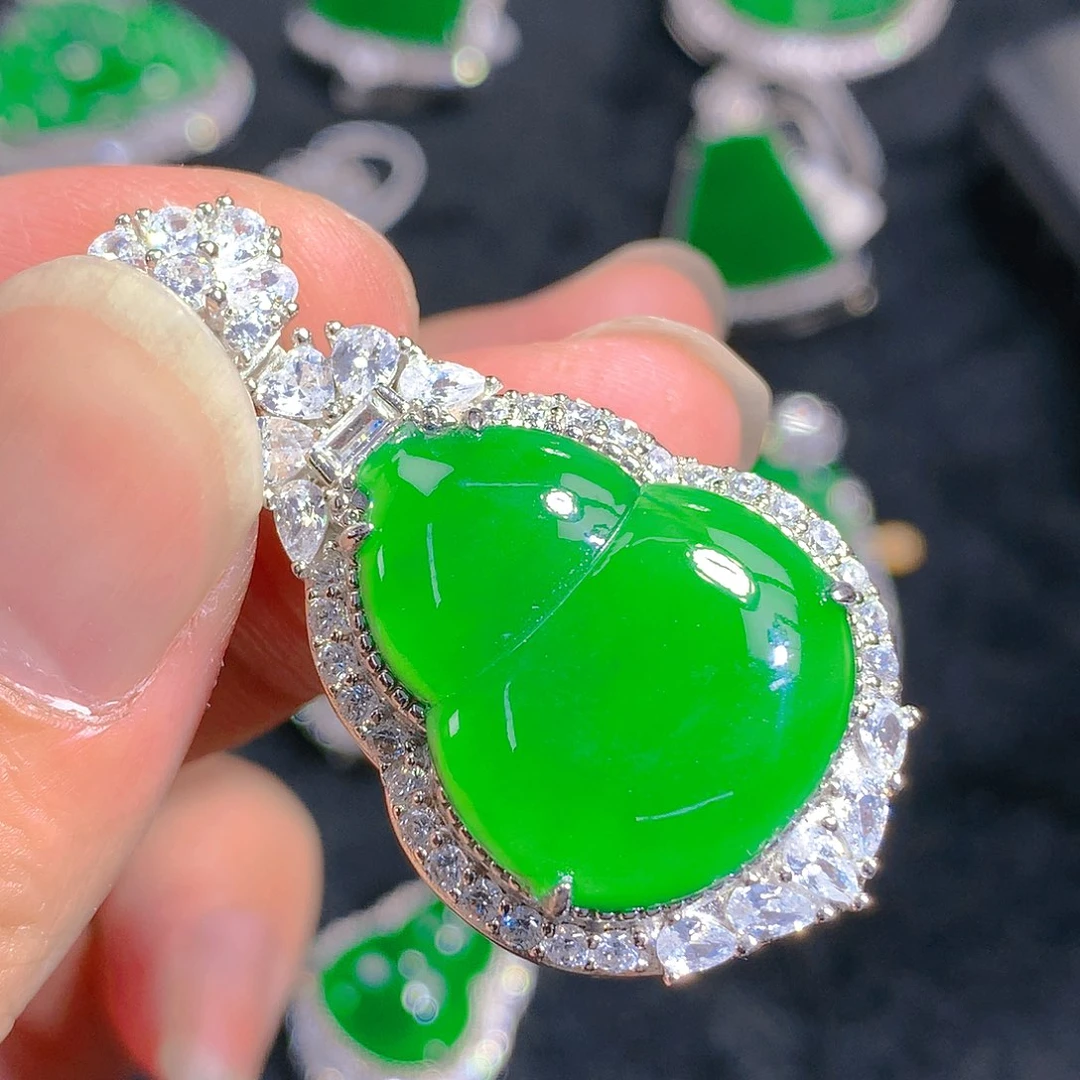 翡翠颈饰银S925镶嵌吊坠