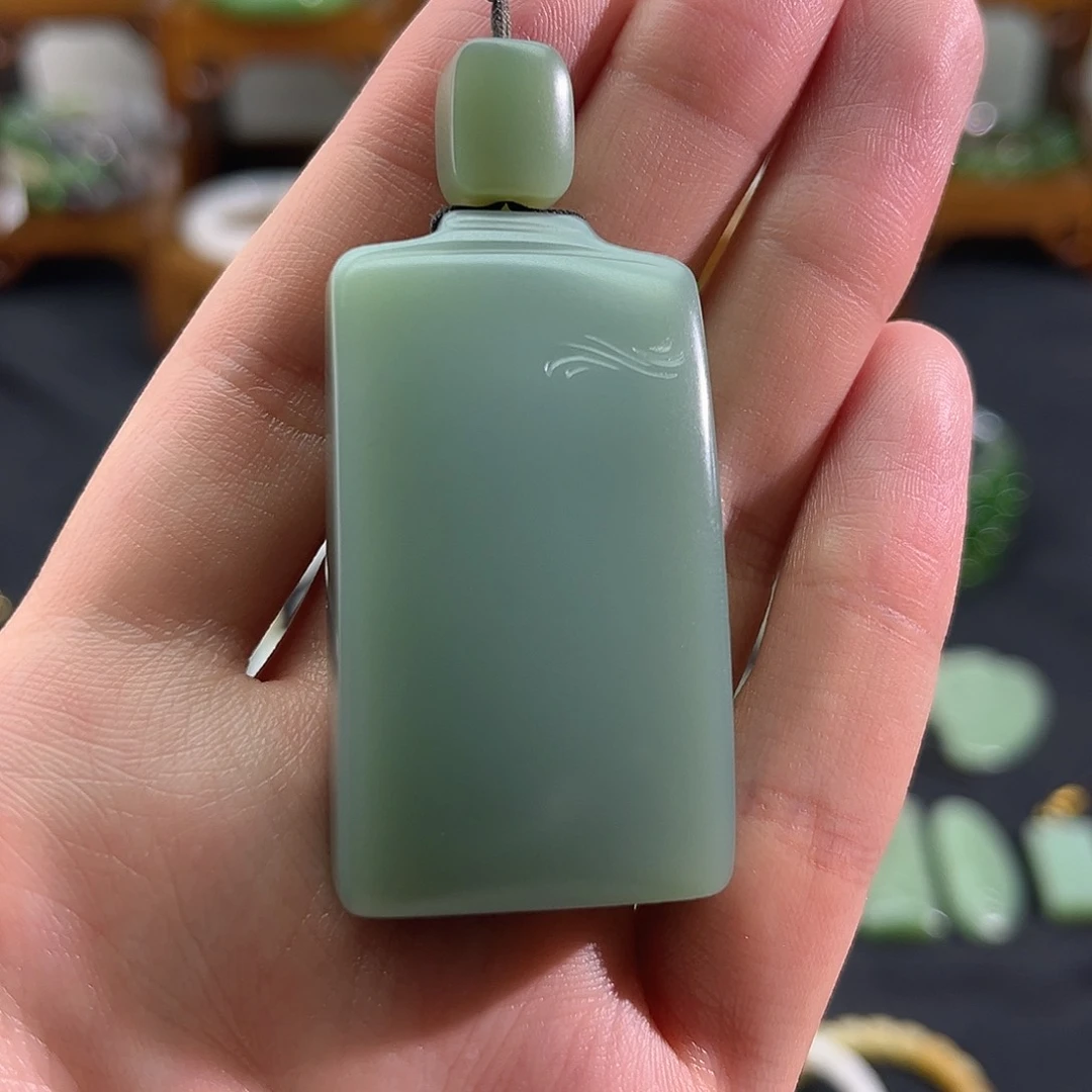 和田玉未镶嵌颈饰碧玉粉青-瓷蓝-厚装无事牌