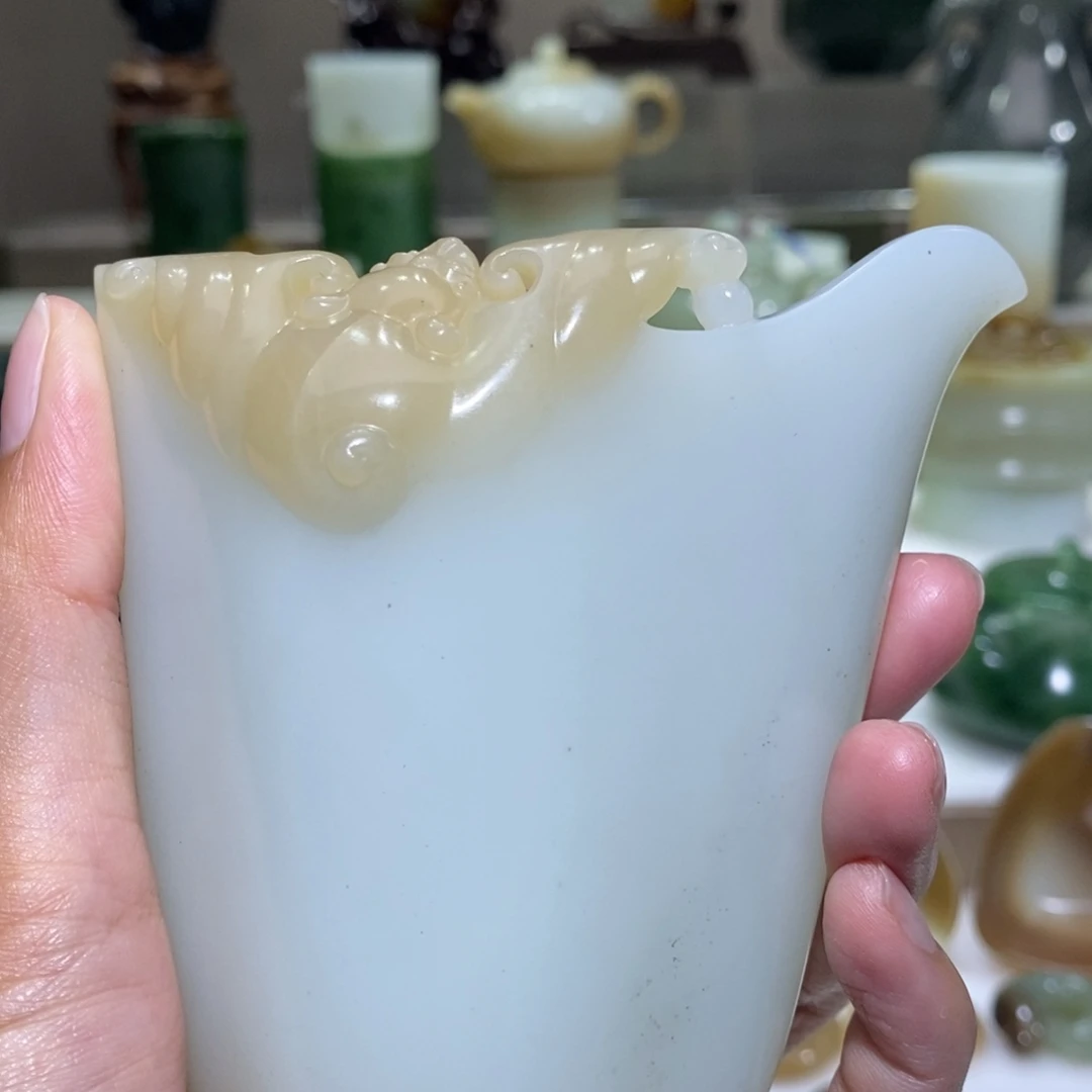 和田玉把件未镶嵌追****年白玉公道杯