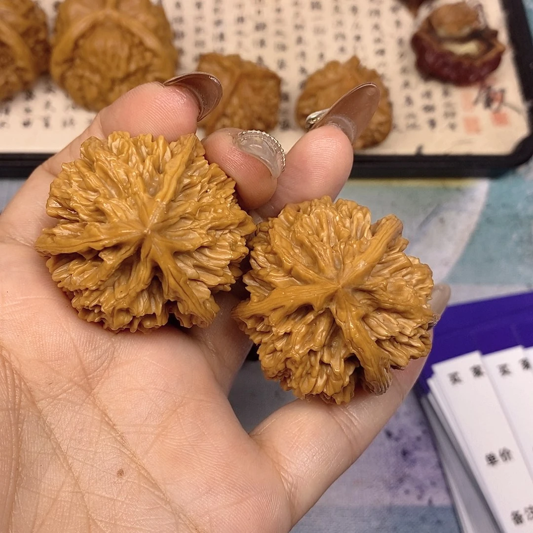 文玩核桃吊坠三棱