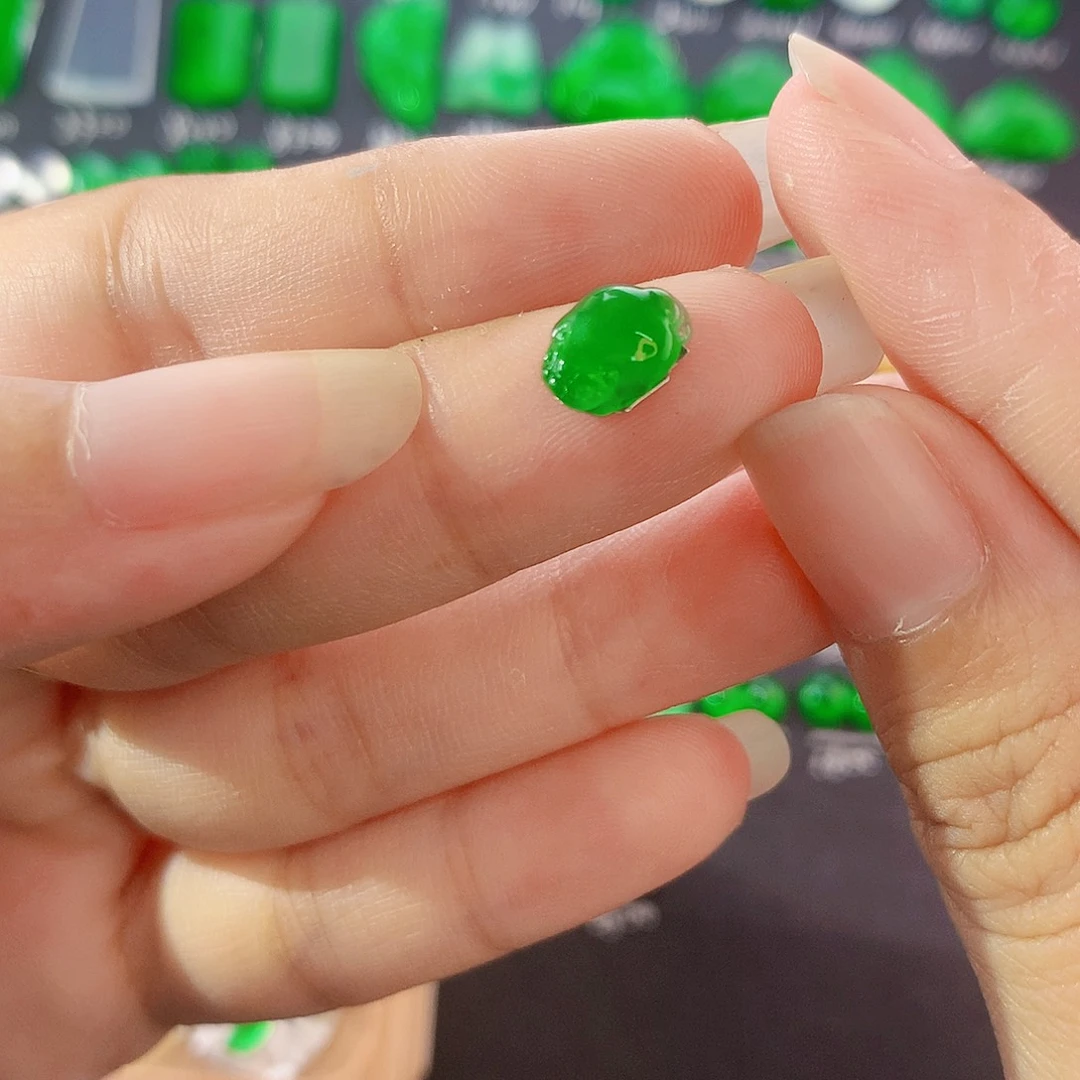 【闪购商品】翡翠未镶嵌颈饰吸金兽金蟾