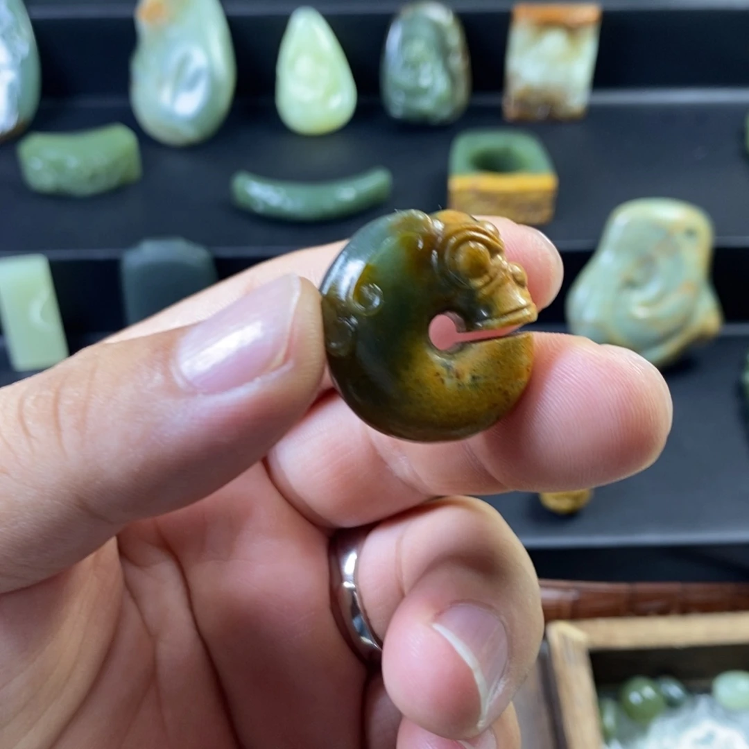 岫岩河磨玉（透闪石质玉）未镶嵌颈饰
