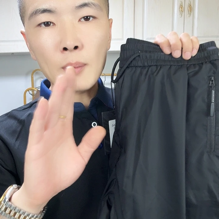 晓****黑色32码四道杠长裤