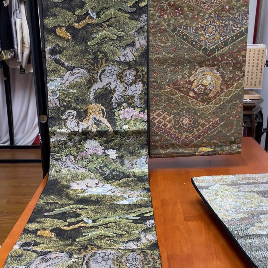 织绣细密织唐狮子