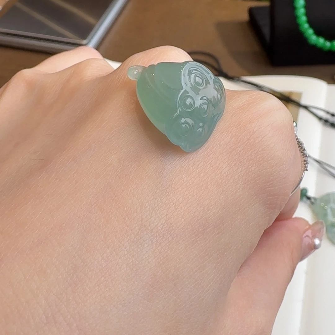 翡翠颈饰未镶嵌湖水绿立体莲蓬