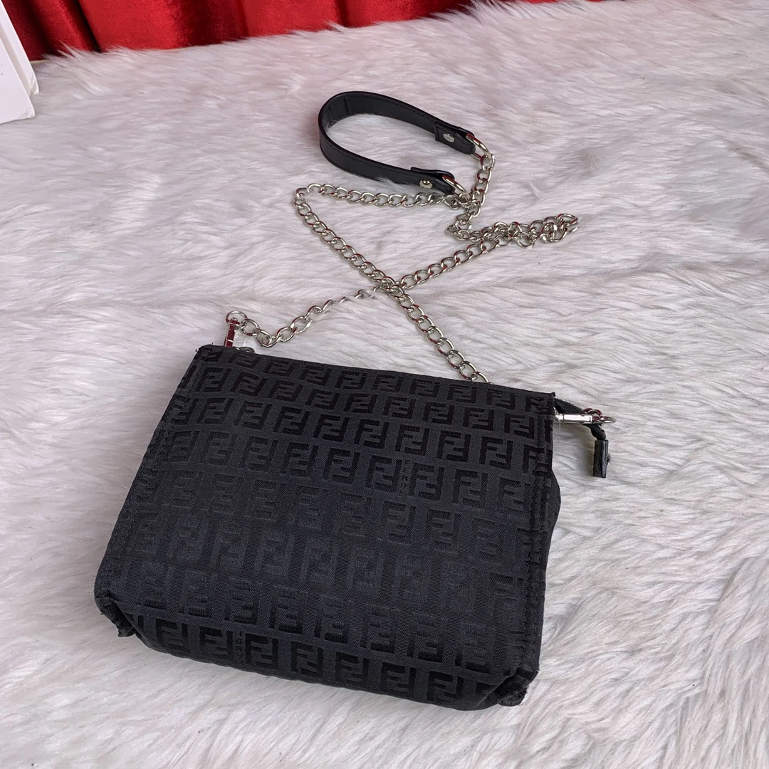 95新 FENDI/芬迪 黑色链条包/AR09216825/6825