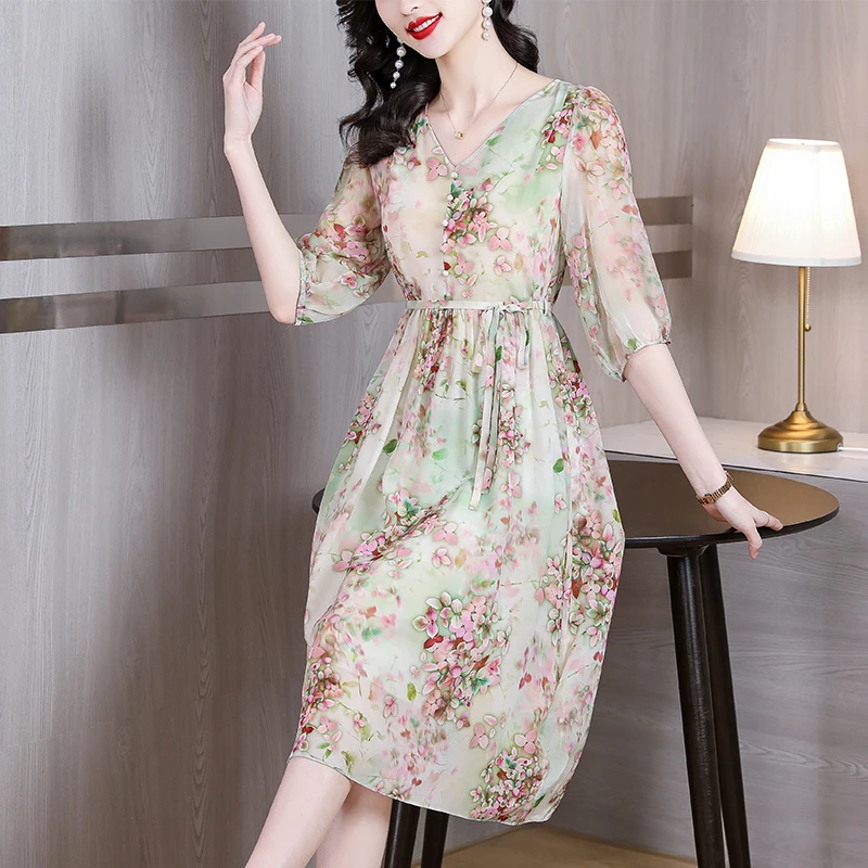 夏季碎花连衣裙女2025夏装新款系带收腰五分袖高档v领裙子