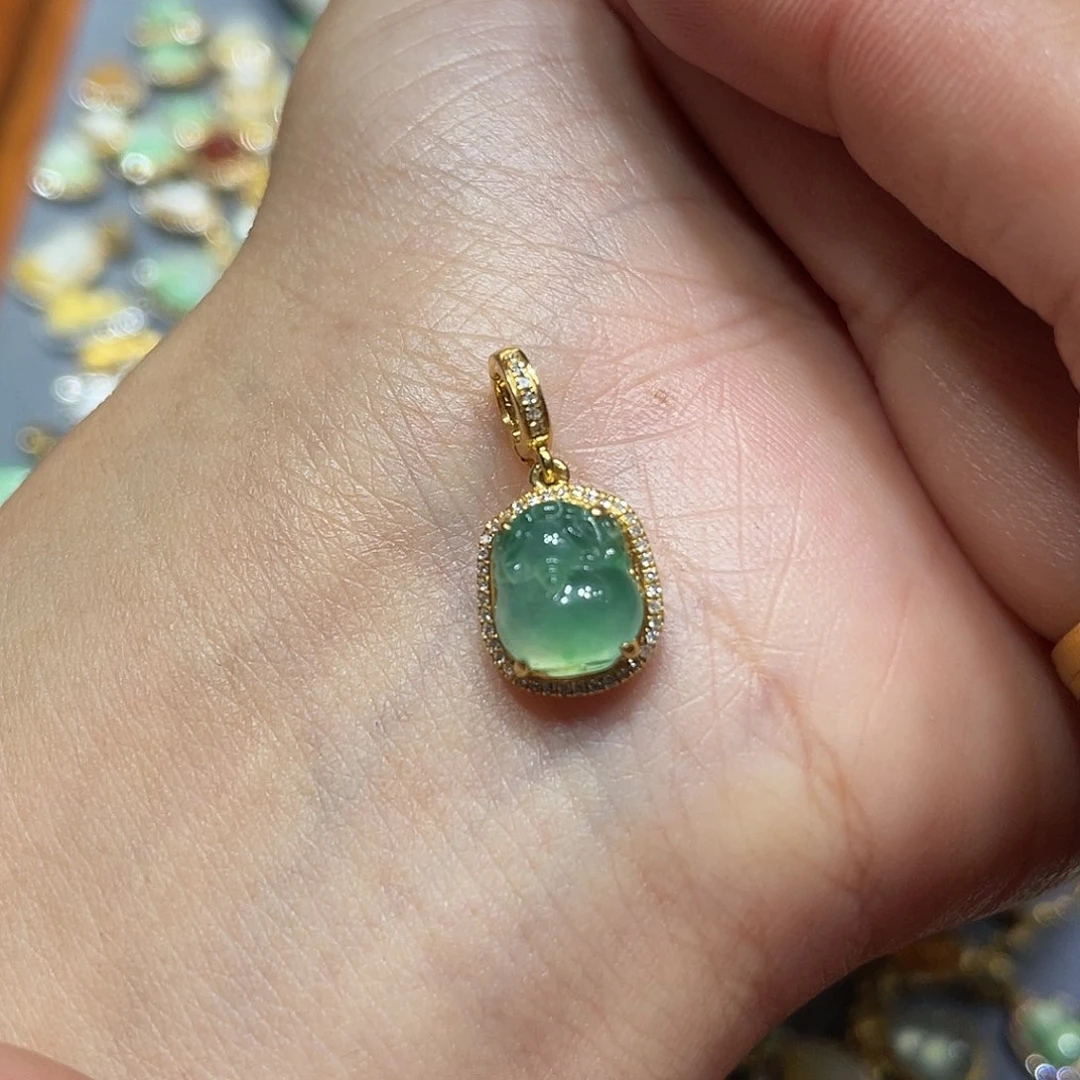 翡翠吊坠(不含链)18K金镶嵌卡**s