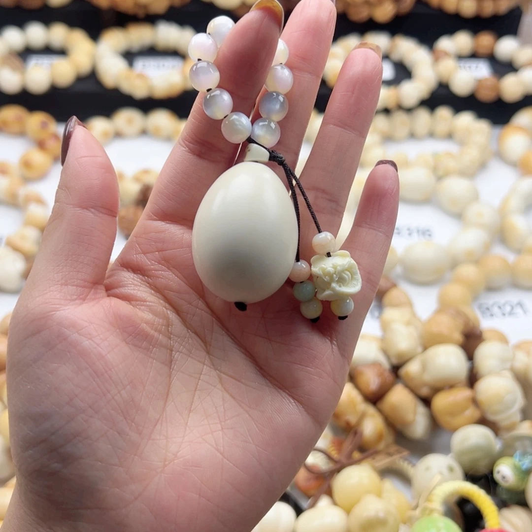 吊坠白玉菩提鸡蛋跑环