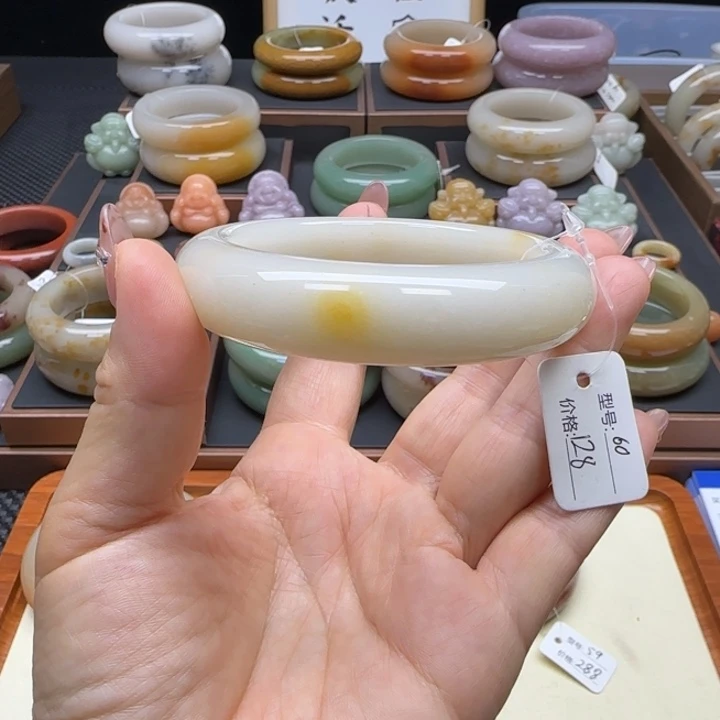 石英岩玉未镶嵌手镯