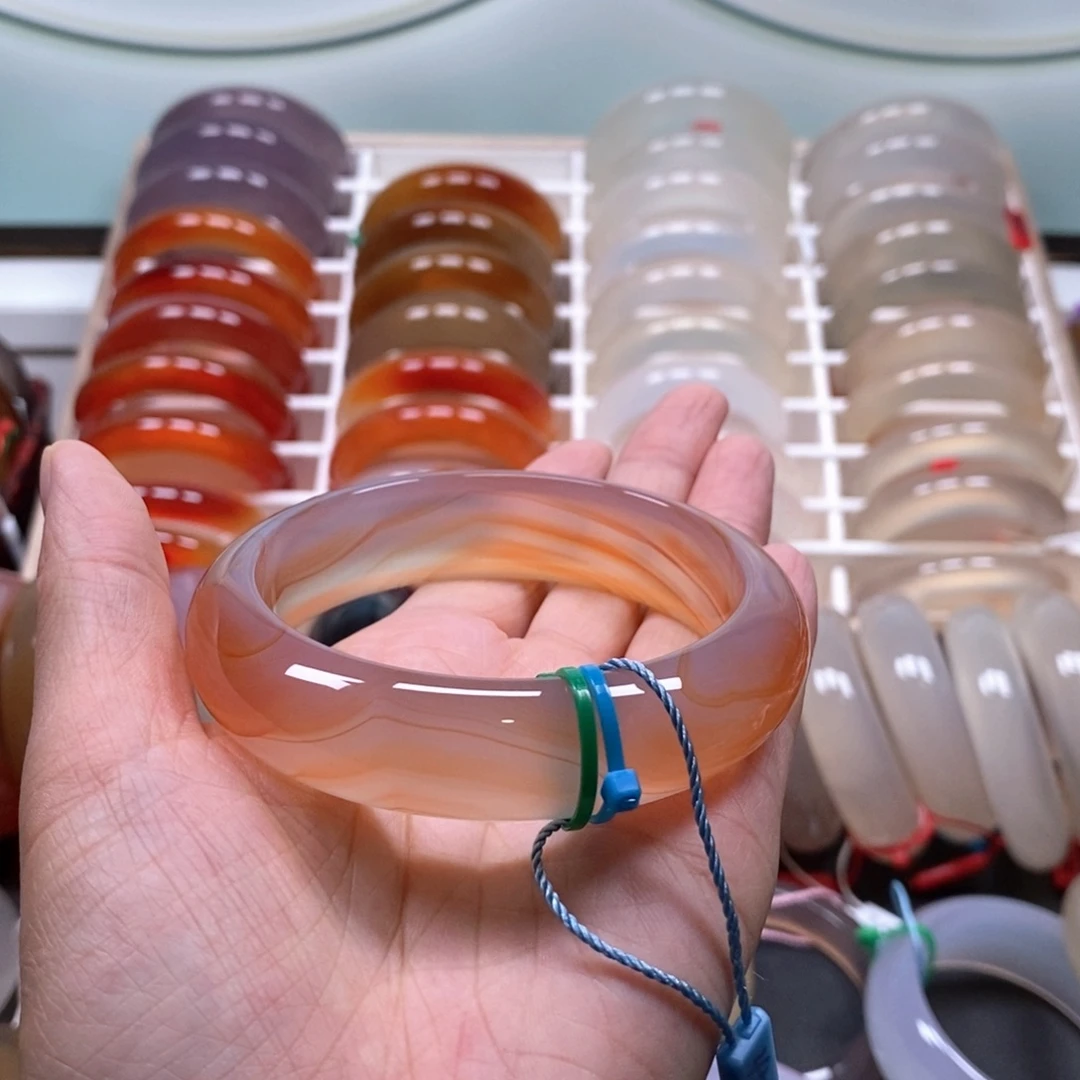 天***）玛瑙/玉髓手镯未镶嵌