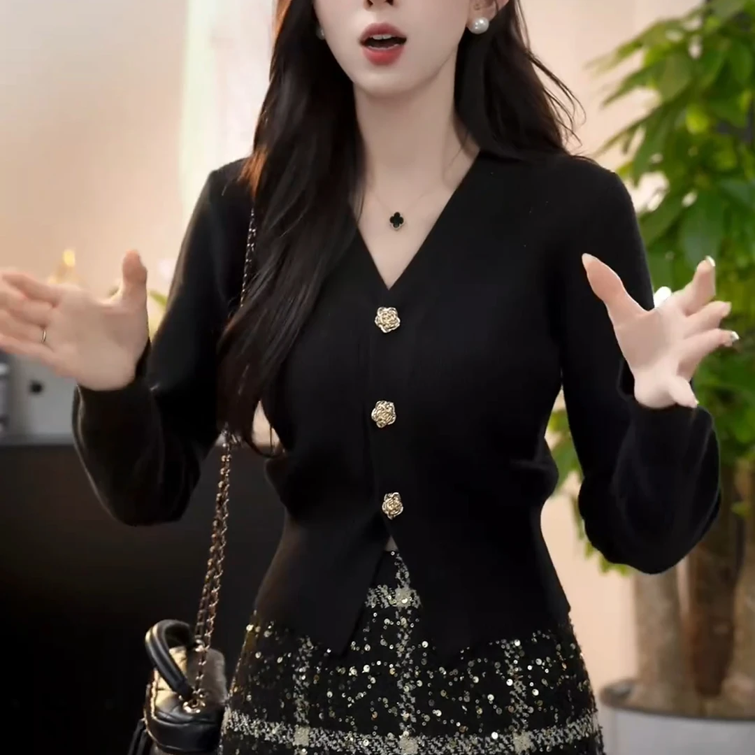 【星落浅湾】2025秋冬法式小香风黑色长袖显瘦针织衫LK2501181