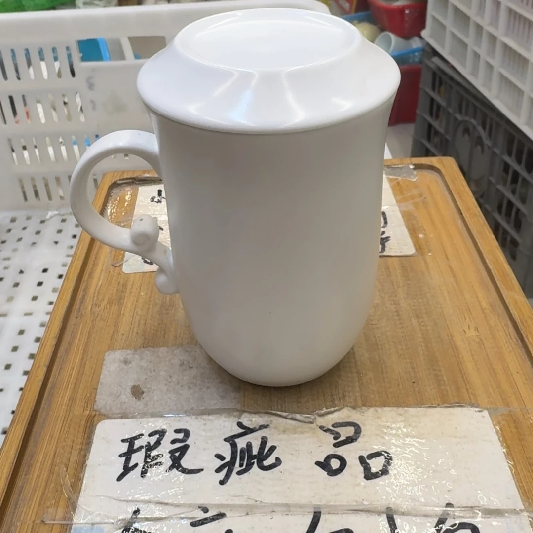 瑕疵介意勿拍陶瓷器皿B987无底款