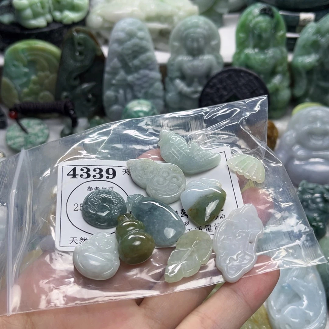 翡翠未镶嵌颈饰4339