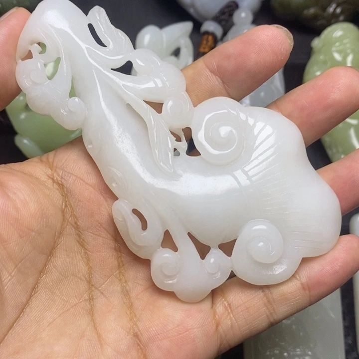 和田玉未镶嵌颈饰一****人