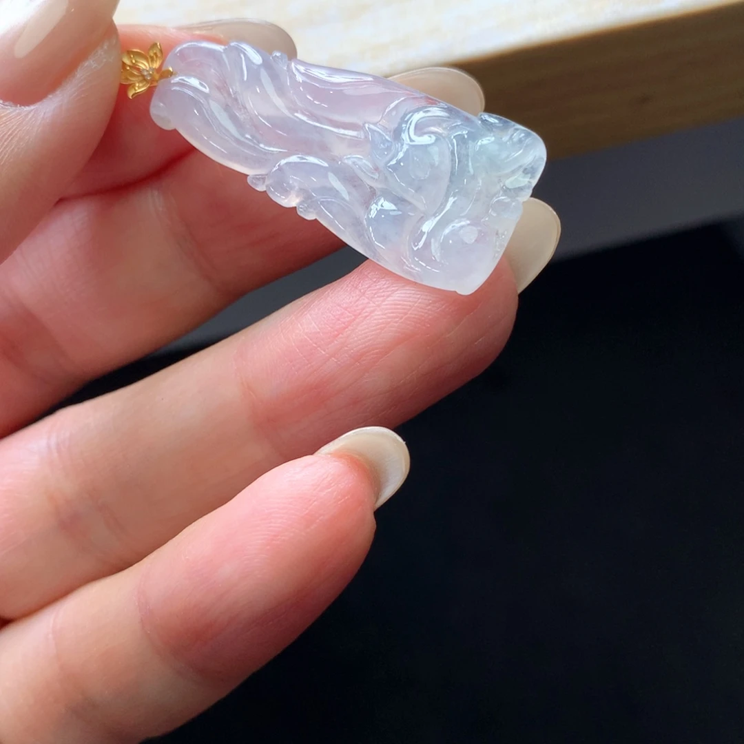 翡翠18K金镶嵌颈饰吊坠