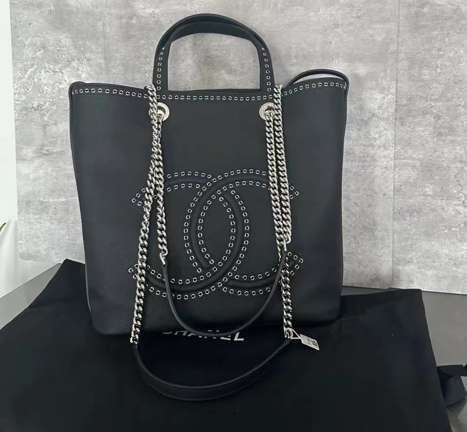 99新 Chanel/香奈儿 多多奢品/香奈儿黑银柳钉logo水桶托特/99新