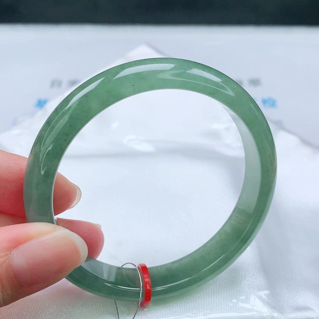 翡翠手镯未镶嵌54圈
