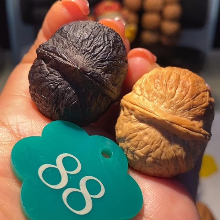呼***姐铁核桃双色龙珠35尺寸