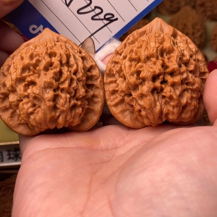 贼***天桃核吊坠全品大管帽