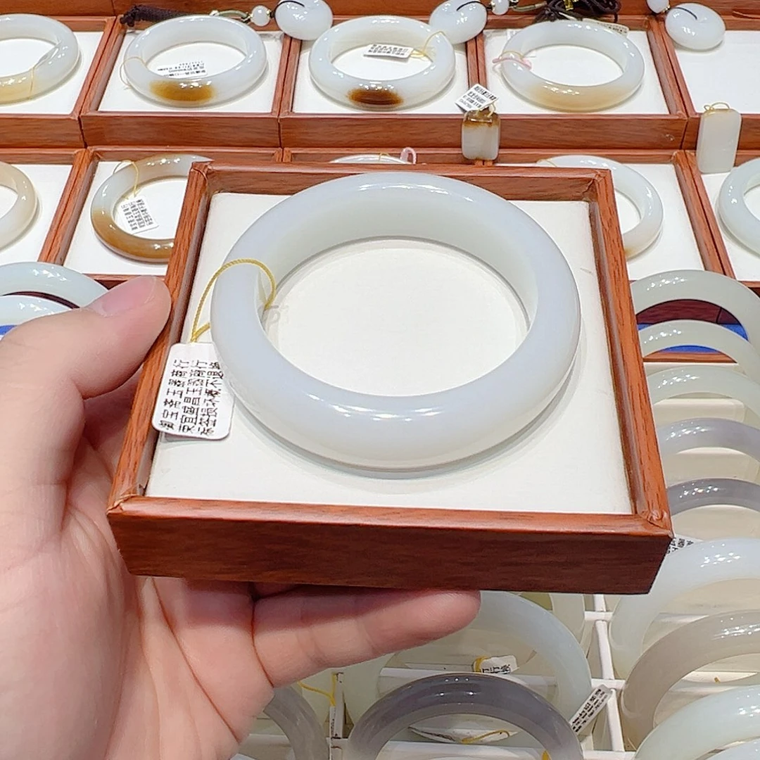 和田玉手镯未镶嵌羊脂白玉