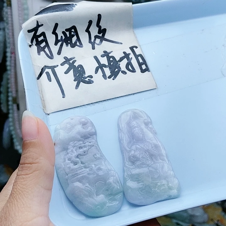颈饰足铂镶嵌翡翠翡翠
