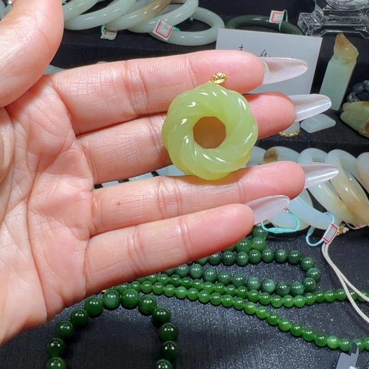 和田玉18K金镶嵌颈饰