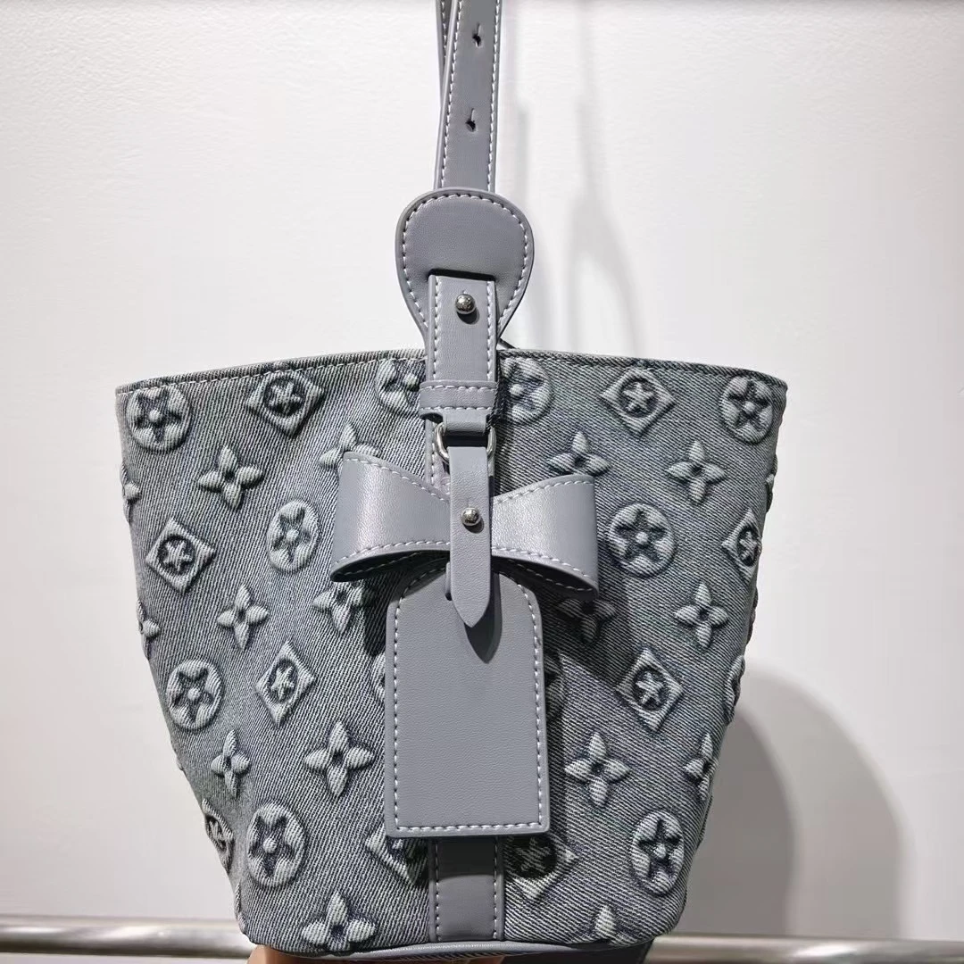 2025新款手提牛仔布水洗单肩斜挎包手提经典菜篮子出门便携包包