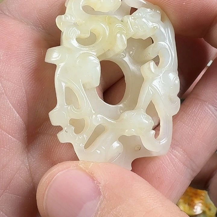 山***景透闪石质玉未镶嵌挂件