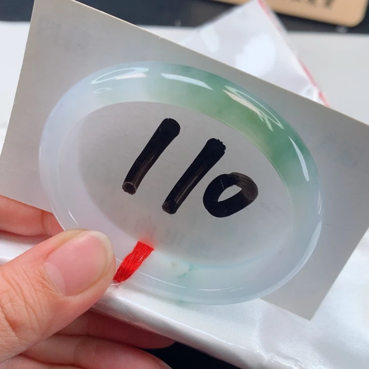 翡翠手镯未镶嵌翡翠