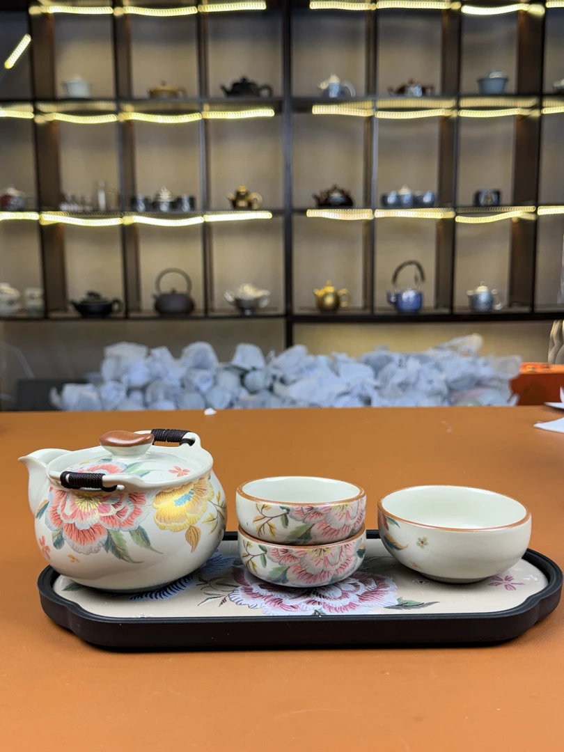 【闪购商品】 绣球花手抓壶+三杯配茶盘
