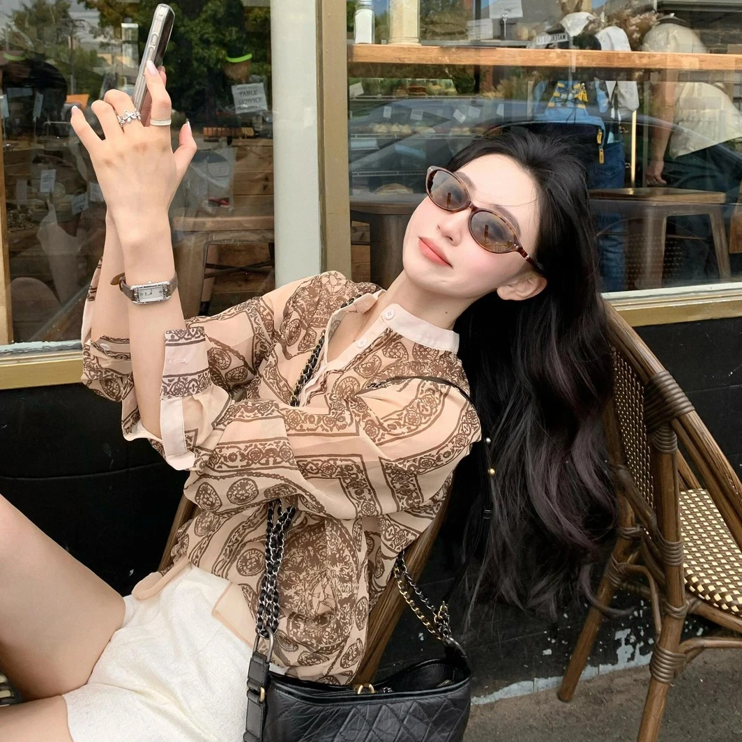 高级感复古印花衬衫女早秋宽松薄款打底长袖衬衣设计感上衣