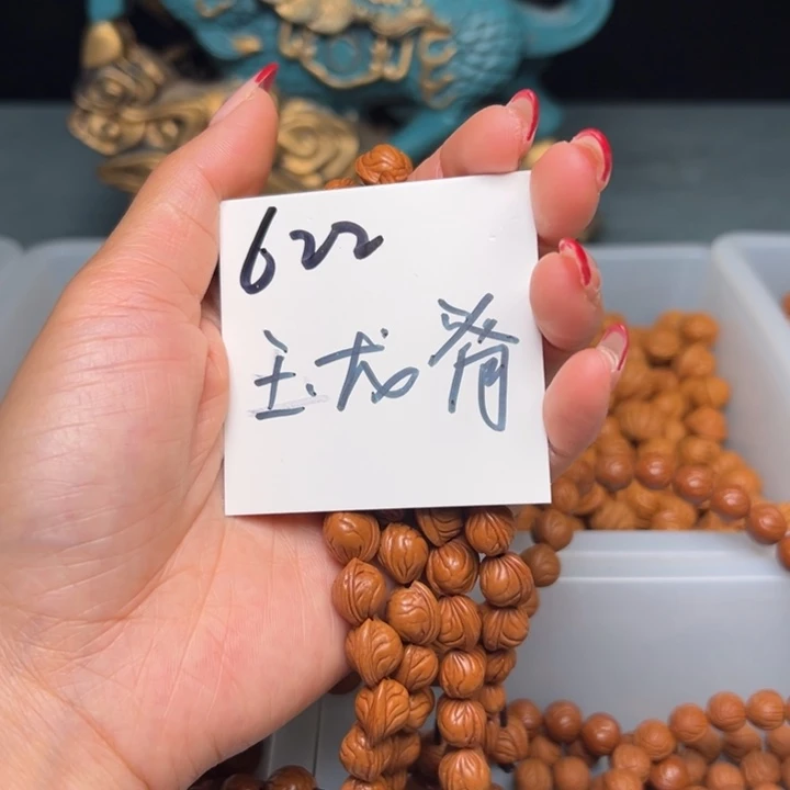 桃核把件秦岭野生龙纹桃核玉龙脊